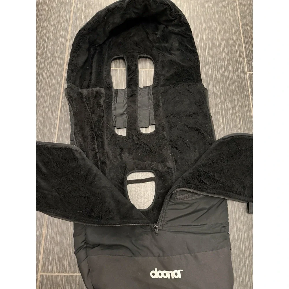 Doona Black Infant Stroller Footmuff Padded Faux Fur Line Zip Closure Cozy Cover